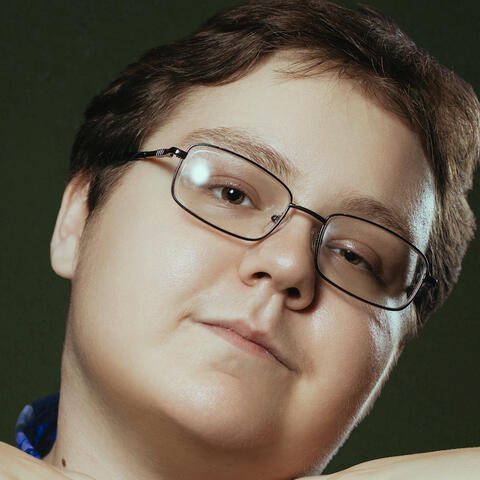 photo portrait of jellyfishlines, a white person with rectangular glasses and short-cropped hair